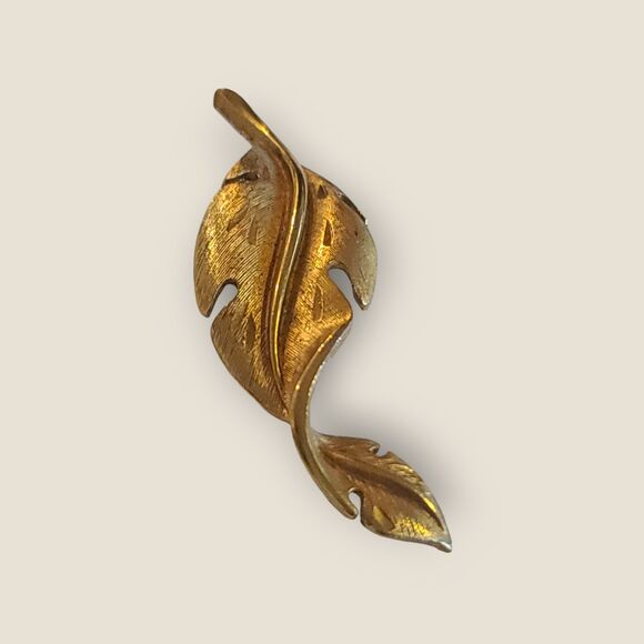 Vintage JJ Signed Gold Tone Leaf Brooch Twisted Pin Estate - Picture 6 of 8